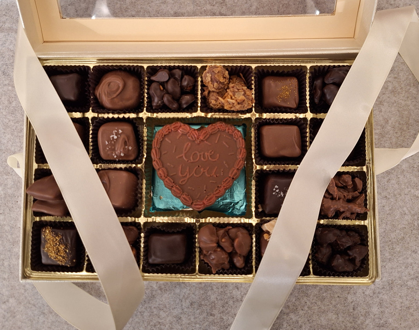 Deluxe Sweetheart Box White